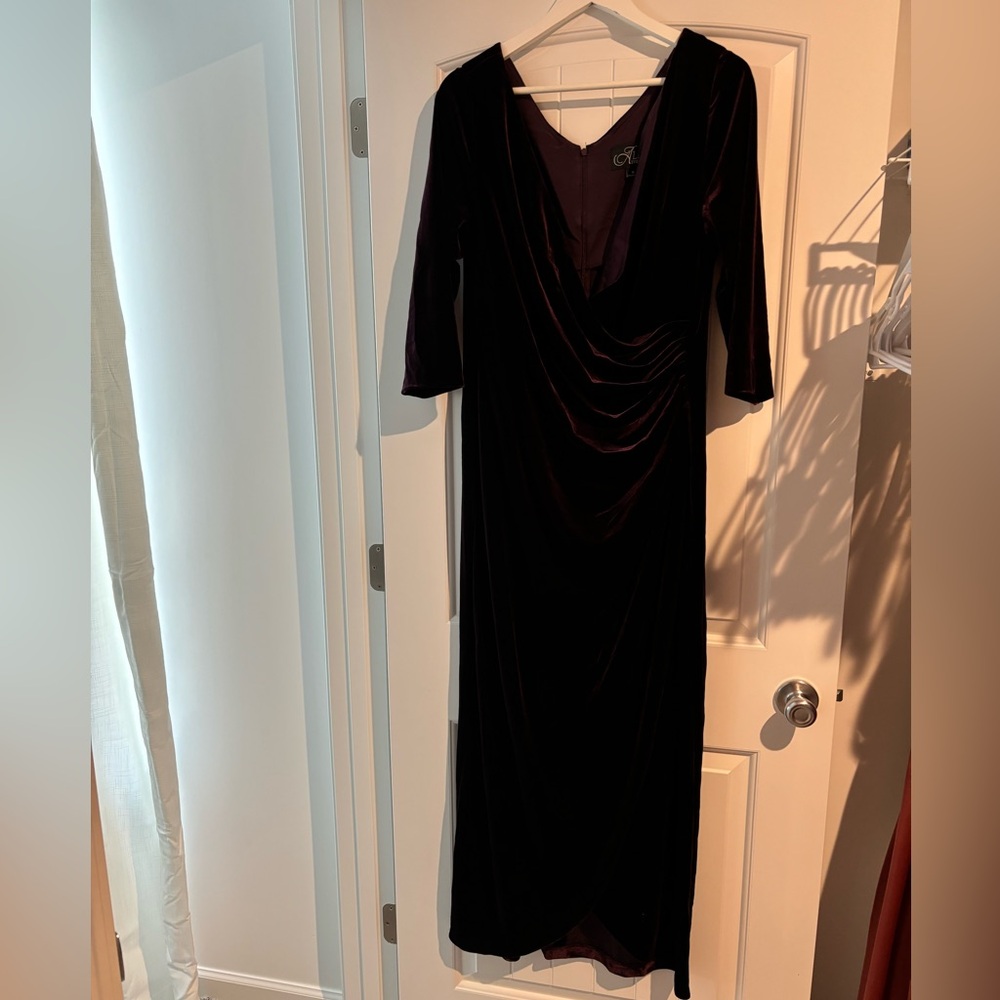 Alex Evenings size 18  velvet dress